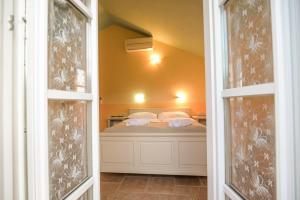 Ein Bett oder Betten in einem Zimmer der Unterkunft Luxury Villa Kras