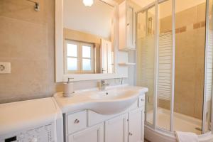 Ein Badezimmer in der Unterkunft Luxury Villa Kras