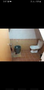 Koupelna v ubytování Villa Berastagi Resort V25 depan Kolam Renang