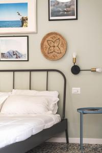 Letto o letti in una camera di Four Rooms Alghero