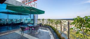 En balkon eller terrasse på Grand Palace Hotel & Resorts Sylhet