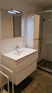 Koupelna v ubytování TERRASSES DE MALMEDY Triplex 242 " PLACE DES REVES "