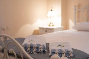 A bed or beds in a room at The Old Mansion