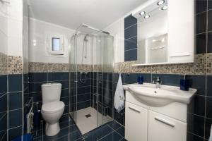A bathroom at The Old Mansion Még 35 kép