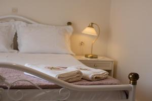 A bed or beds in a room at The Old Mansion
