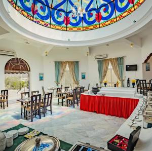 Al ‘Aqar的住宿－雅巴爾艾赫代爾酒店，相簿中的一張相片