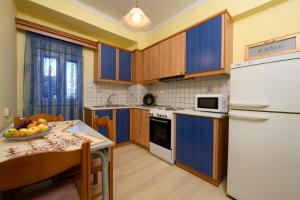 A kitchen or kitchenette at The Old Mansion