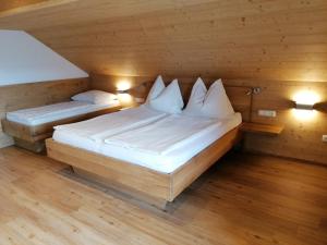 A bed or beds in a room at Ferienhof Rabenreith