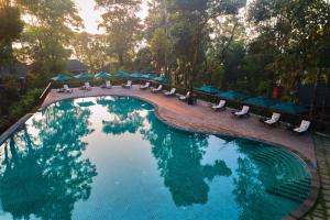 Bazén v ubytování Coorg Wilderness Resort & Spa nebo v jeho okolí