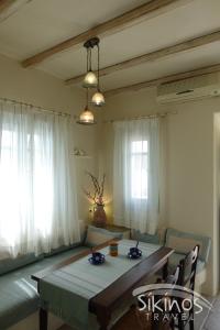 Fotografia z galérie ubytovania Traditional Apartment In Kastro v destinácii Síkinos