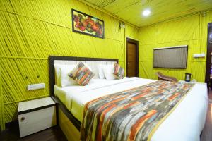 Letto o letti in una camera di Hotel Bamboo Castle