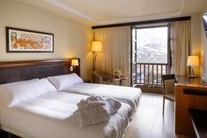 En eller flere senger på et rom på Snö Aragon Hills