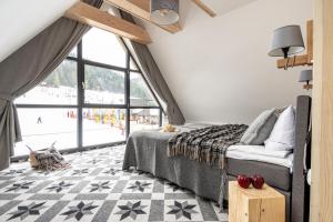 Łóżko lub łóżka w pokoju w obiekcie Apartamenty Pod Stokiem Nosal Zakopane