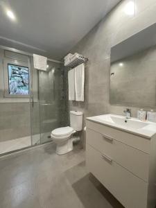 a bathroom with a toilet and a sink and a shower at Pierre & Vacances Andorra Alba in El Tarter