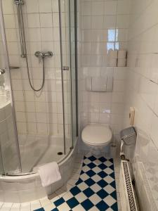 Kylpyhuone majoituspaikassa Appartement Hotel Marolt