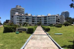 a walkway in front of a large building at Apto con parrilla en balcón a 80 de la playa! Con wifi in Punta del Este