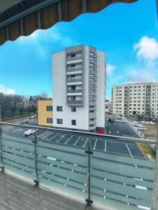 a view of a parking lot with a building at Copou Residence in Iaşi