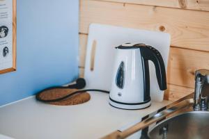 a toaster sitting on a counter next to a sink at Rauðuskriður farm in Hólmabæir