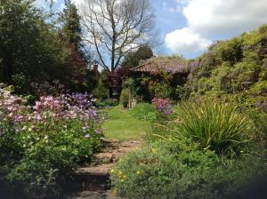 Garden sa labas ng Greenham Hall