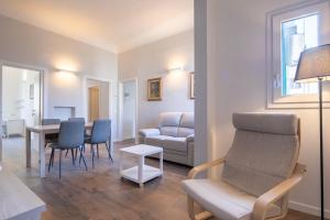 Posedenie v ubytovaní Indipendenza House by Mmega