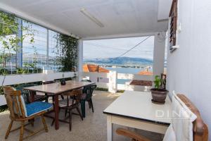 Fotografia z galérie ubytovania A1 - large apt with big terrace balcony & sea view v Trogiri