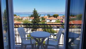Ein Balkon oder eine Terrasse in der Unterkunft Ruzica Apartments