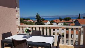 Ein Balkon oder eine Terrasse in der Unterkunft Ruzica Apartments