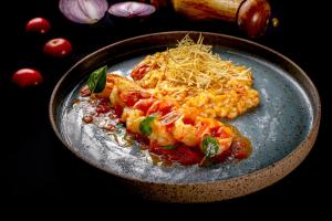 Comida no hotel ou em algum lugar perto