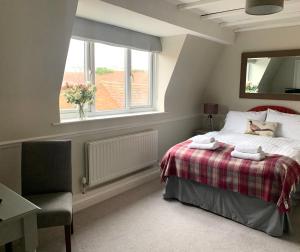 a bedroom with a bed and a window at The Boot and Shoe Inn in Flintham