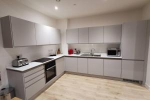 Stunning 2 Bed Flat 5min walk to Victoria Station