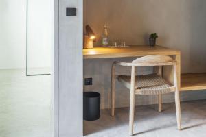 A kitchen or kitchenette at CASA DA ILHA - Slow Living Residence & Suites