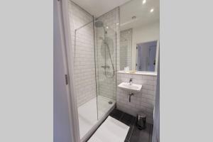 Superb 3Bed2Bath 5min walk to Victoria Station