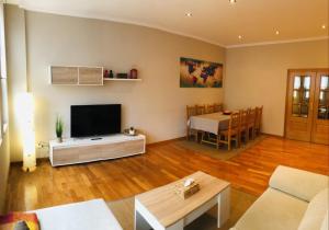a living room with a flat screen tv and a table at APARTAMENTO ANOVA in Padrón
