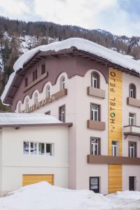 Nespecifikovaný výhled na hory nebo výhled na hory při pohledu z hotelu