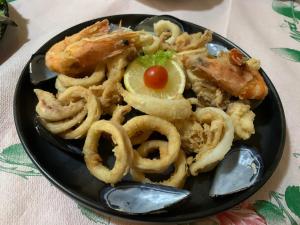 Makanan di atau berdekatan hotel