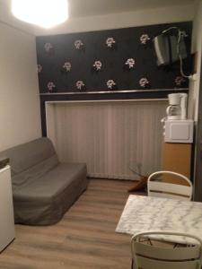 a small living room with a couch and a table at Studio le Central in Vittel