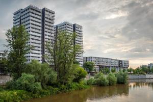 Widok na rzekę nieopodal tego apartamentu