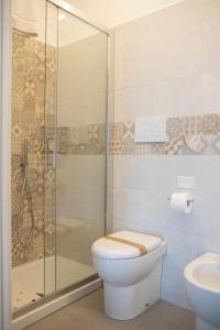A bathroom at Un passo dal mare - Guest House