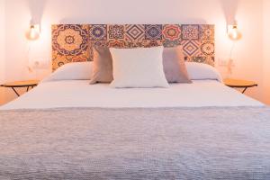 A bed or beds in a room at Apartamentos del Tenor
