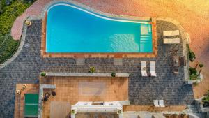 an overhead view of a swimming pool at Villa Selini in Kouroúpi