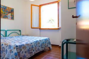 A bed or beds in a room at Appartamento La Baia