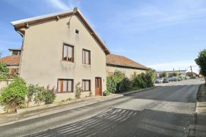 a white house on the side of a road at Maison confortable Ornans + Jardin in Ornans