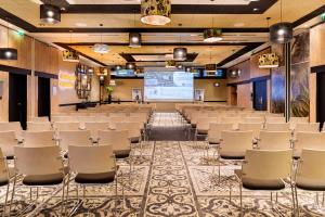 Бизнес-центр и/или конференц-зал в Novotel Paris 14 Porte d'Orléans
