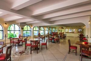 Restoran ili neka druga zalogajnica u objektu Cozumel Hotel & Resort TM by Wyndham All Inclusive