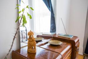 a room with a wooden table with a table sidx sidx sidx at Object Hotel 1BR Room 3A in Bisbee +7 photos
