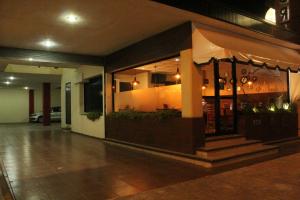 a restaurant with a tent inside of a building at Hotel Madrid in Tuxtla Gutiérrez