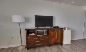 Rideau Oceanfront Motel的厨房或小厨房