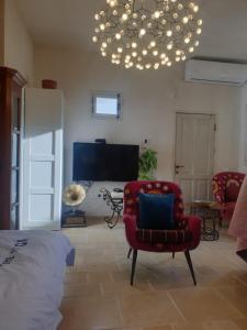 TV o dispositivi per l'intrattenimento presso Luxury studio at the heart of old Jaffa