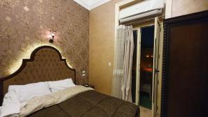 מיטה או מיטות בחדר ב-Heritage Hostel Cairo