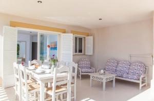 Posedenie v ubytovaní Apartment Countess Garden 2-1, Sun of the Bay Vidalba 1, at Alcudia Beach